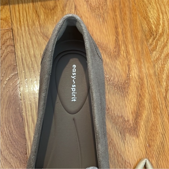 Easy Spirit Womens Loafers 7M Wynter
Medium Natural
Suede Leather Comfort - Picture 7 of 8